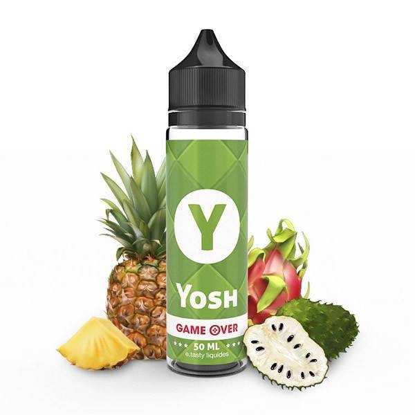 Bouteille de e-liquide Yosh de la gamme Game Over par e.tasty, entourée d'ananas, de pitaya et de corossol.